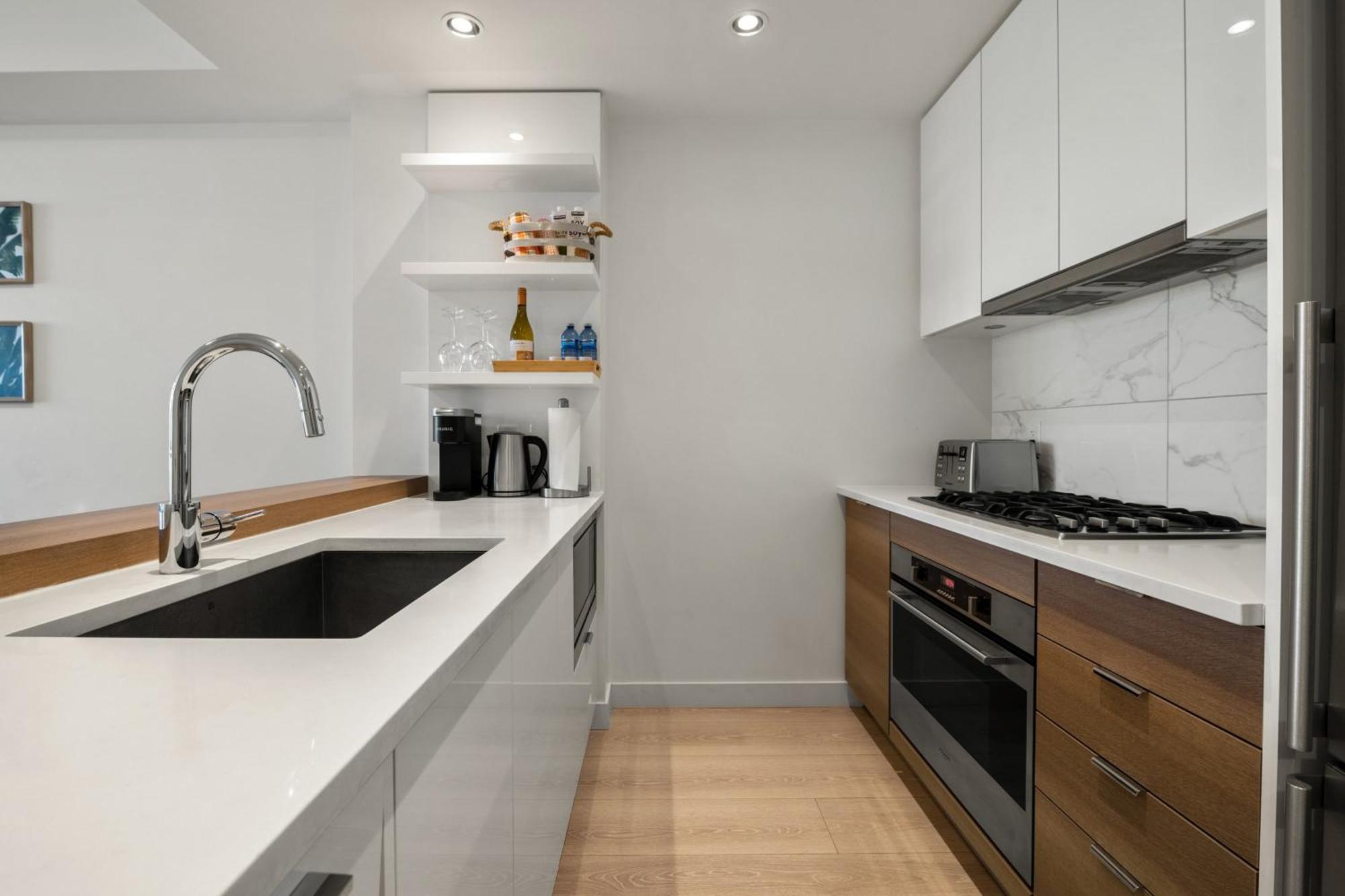 Guest Favorite Riverside Retreat- Walking Trails, Downtown Near Stampede! Free Banff Pass, Wine, Gym, Parking! Calgary Exterior photo