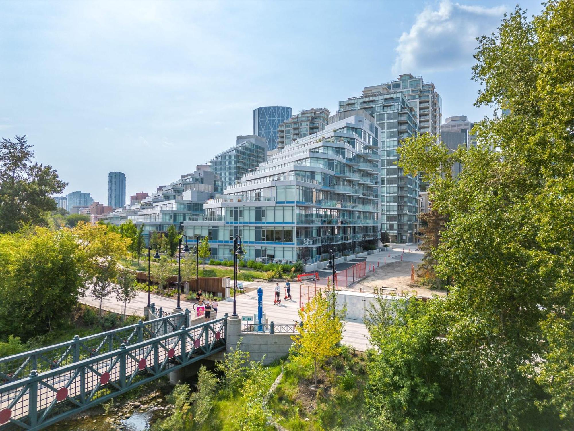 Guest Favorite Riverside Retreat- Walking Trails, Downtown Near Stampede! Free Banff Pass, Wine, Gym, Parking! Calgary Exterior photo